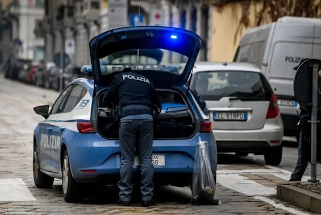 Claudio Furlan - LaPresse 28 November 2020 Milan ( Italy ) News Man found dead with several fractures in front of the emergency room of the Fatebebefratelli Hospital In the photo: the findings of the police
