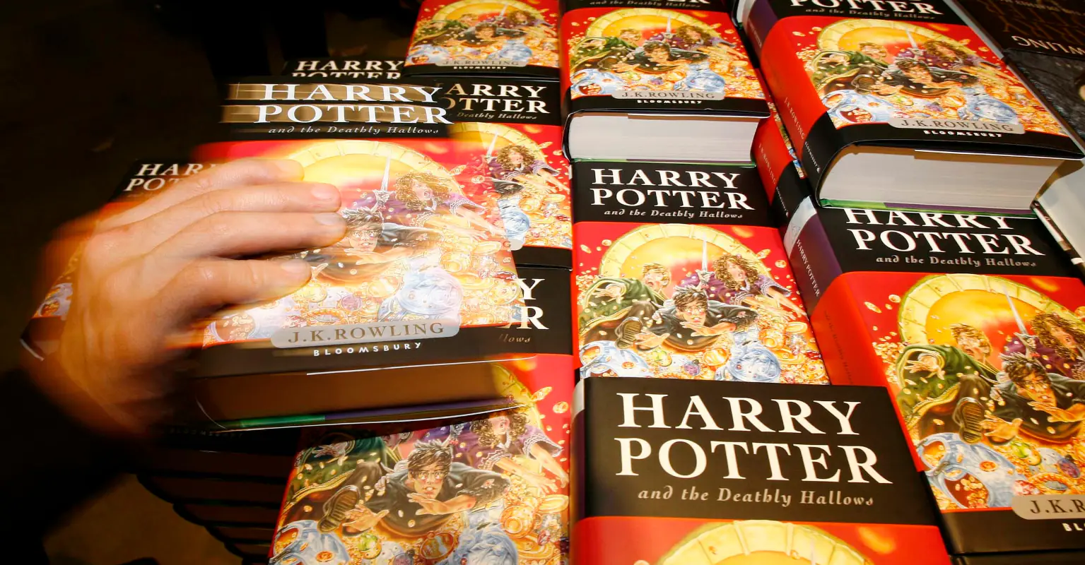 People are realizing that Professor Snape is the only 'Harry Potter' character to never change his clothes
