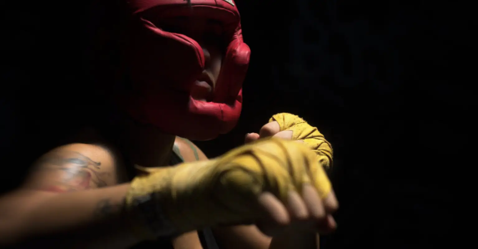 Female MMA fighter absolutely demolishes male opponent nearly four times her size