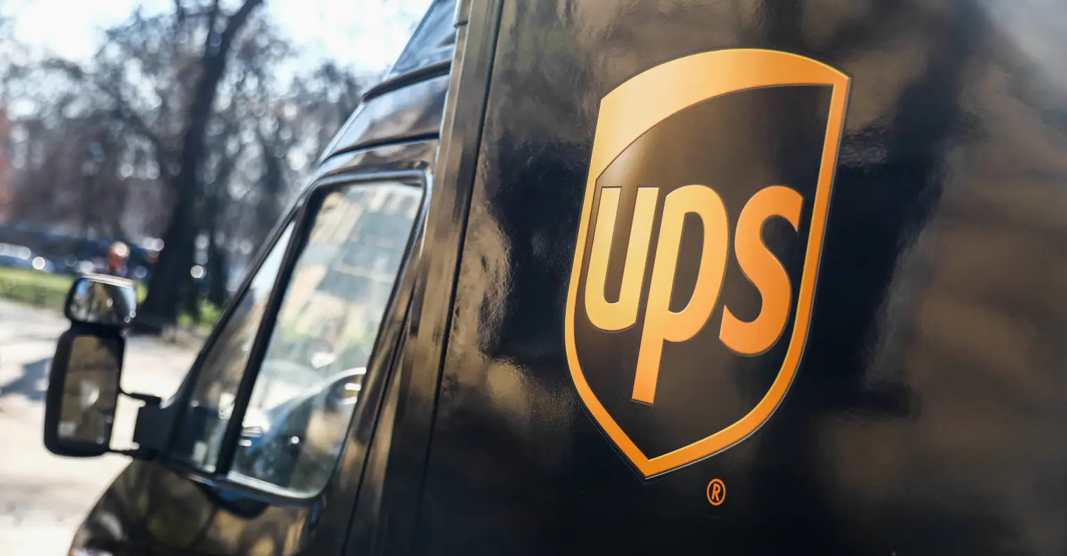 Delivery driver brought to tears as hundreds of neighbors thank him for working during pandemic