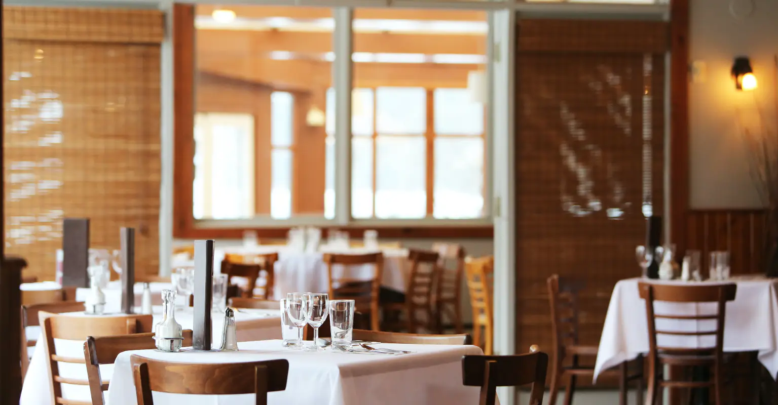 Restaurant apologizes to woman after refusing to serve her due to 'inappropriate' outfit