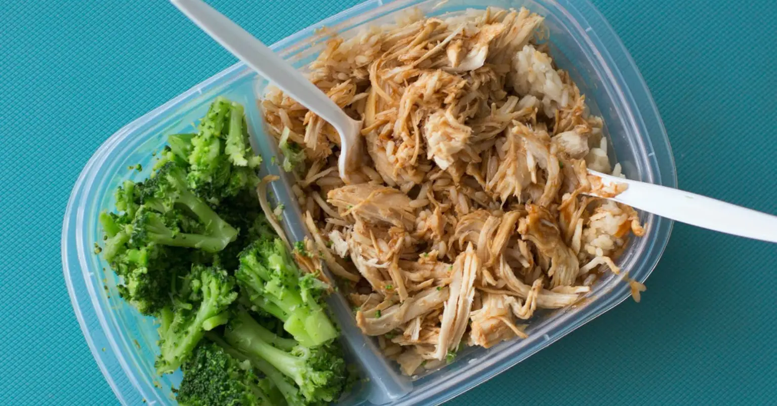 Woman reveals why she takes a bite of her husband's lunch every day and leaves the internet in tears