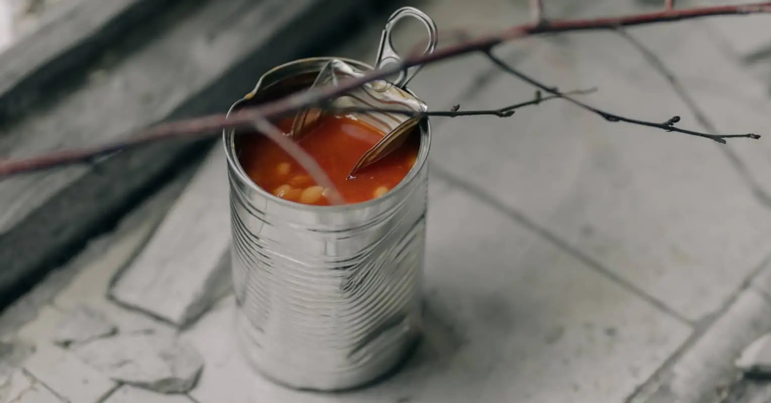 Dad under fire after letting 'hungry' 9-year-old daughter spend 6 hours trying to tin of beans
