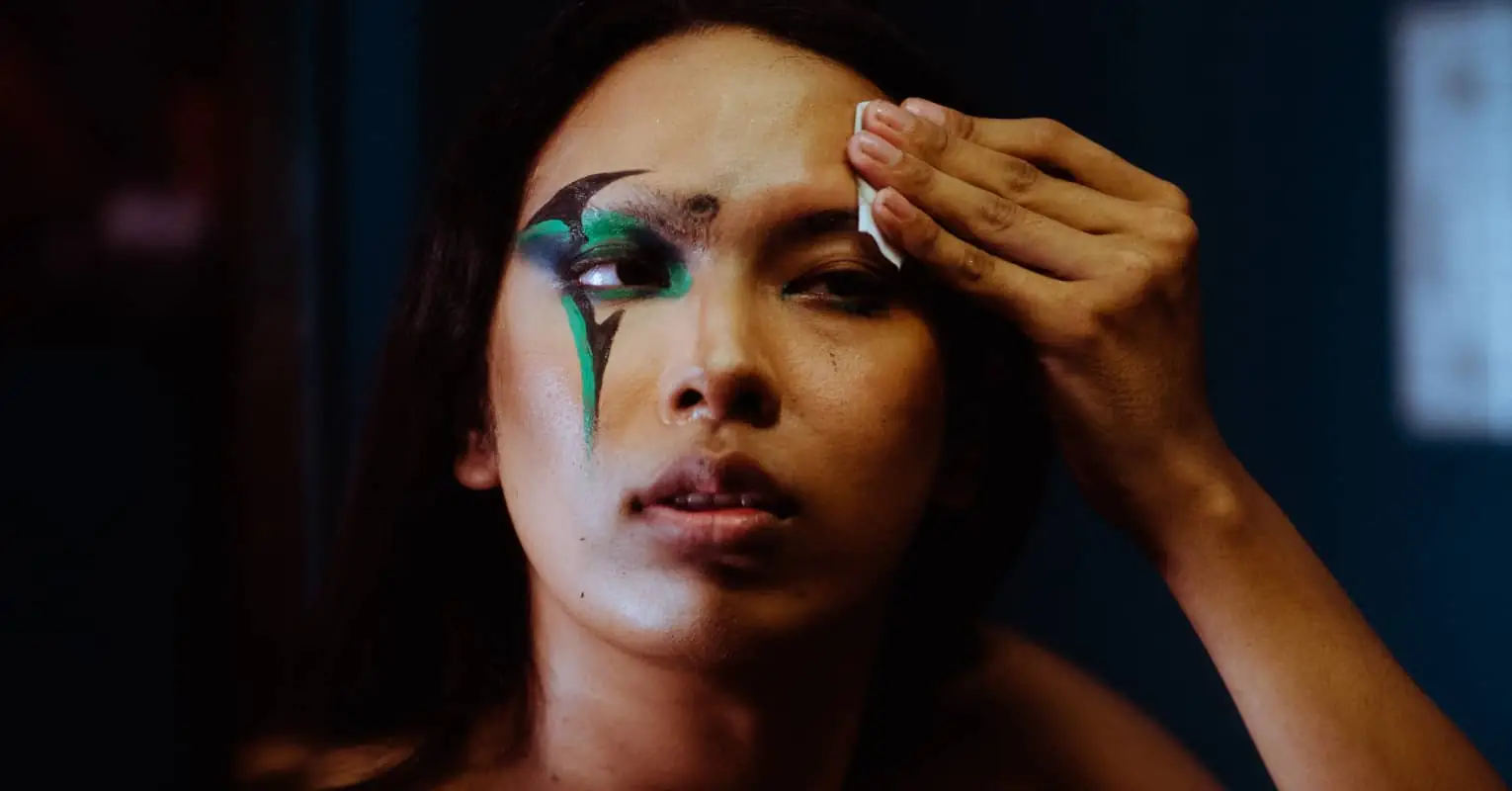 Cosmetic doctor shares gross video revealing why people shouldn't use makeup wipes