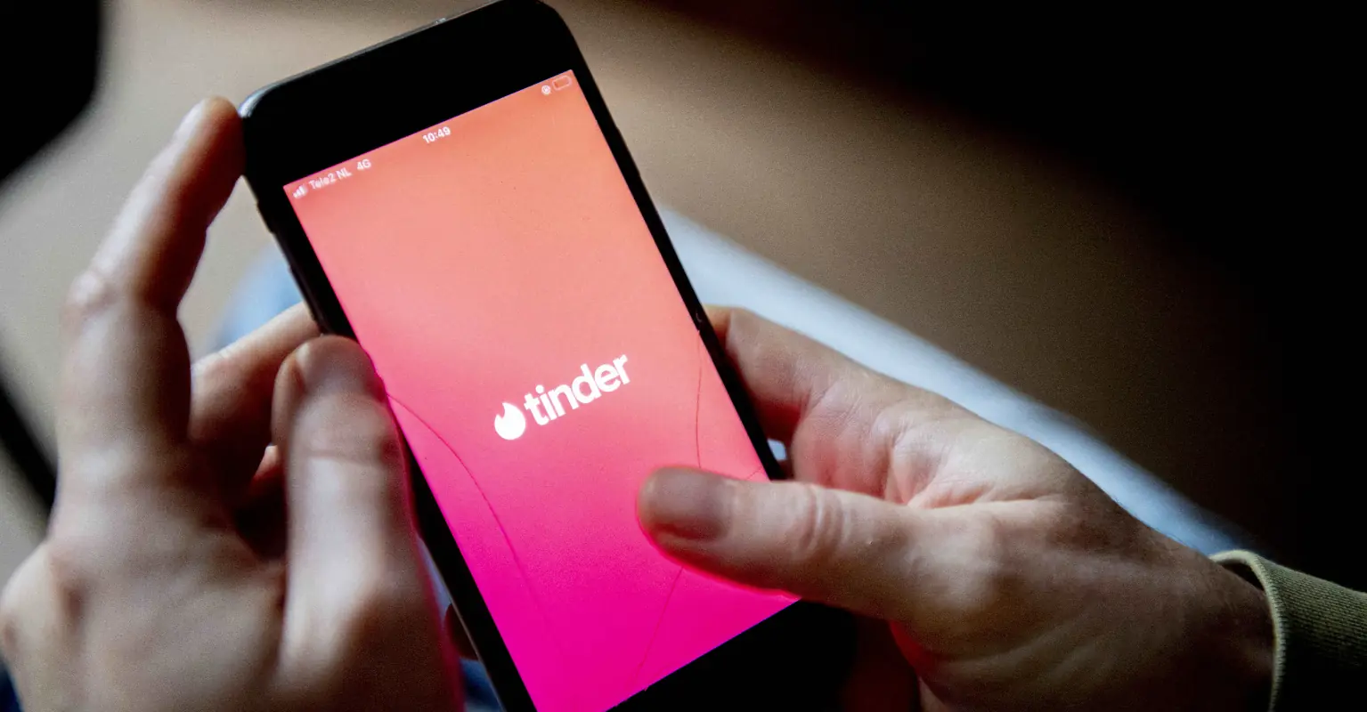 Man's attempt to fat-shame woman on Tinder backfires after she shares his messages online