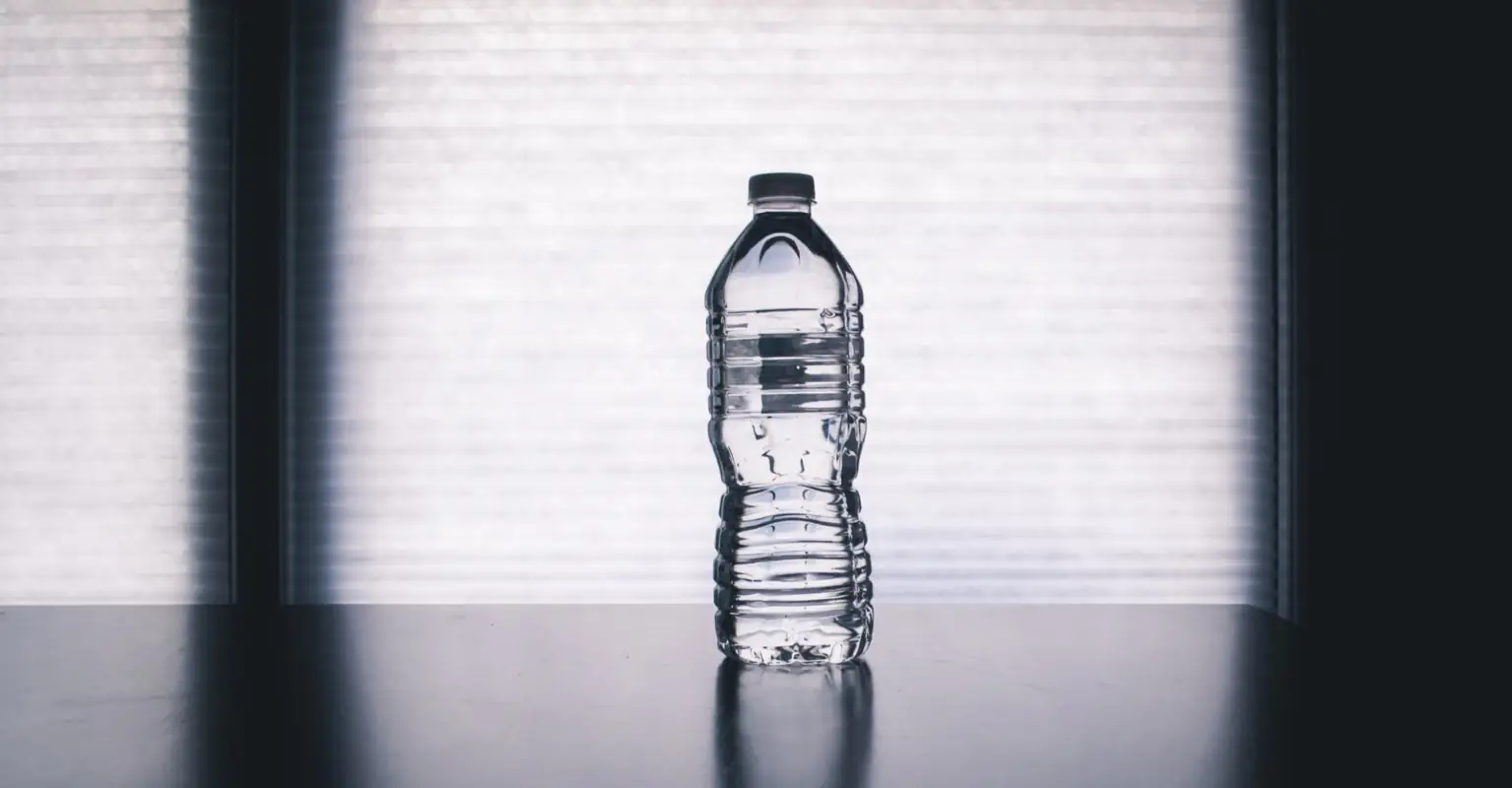 Terrifying warning to female drivers goes viral after woman finds bottled water deliberately left on her car