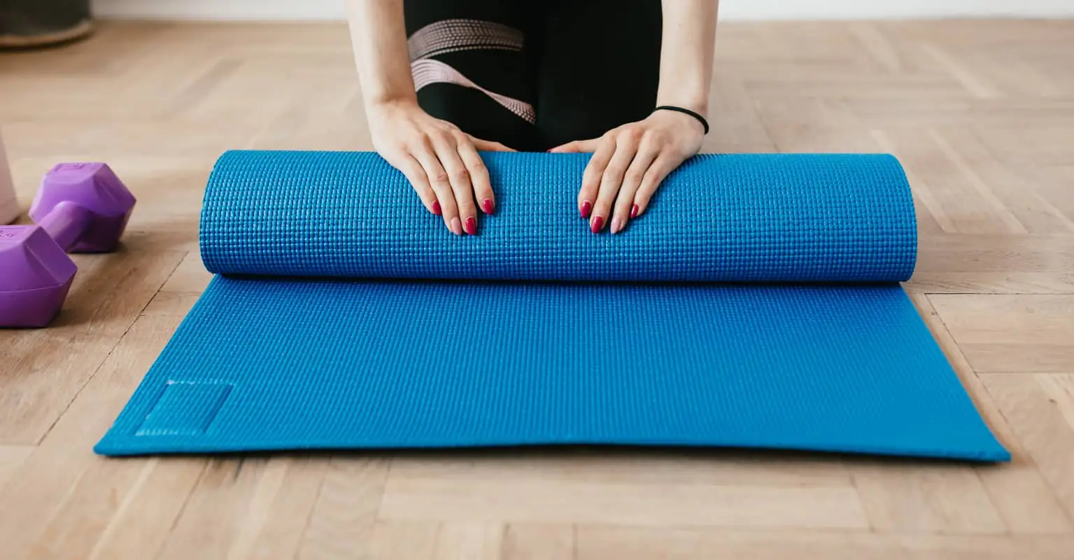 Aerobics instructor continues routine blissfully unaware of Myanmar military coup happening behind her