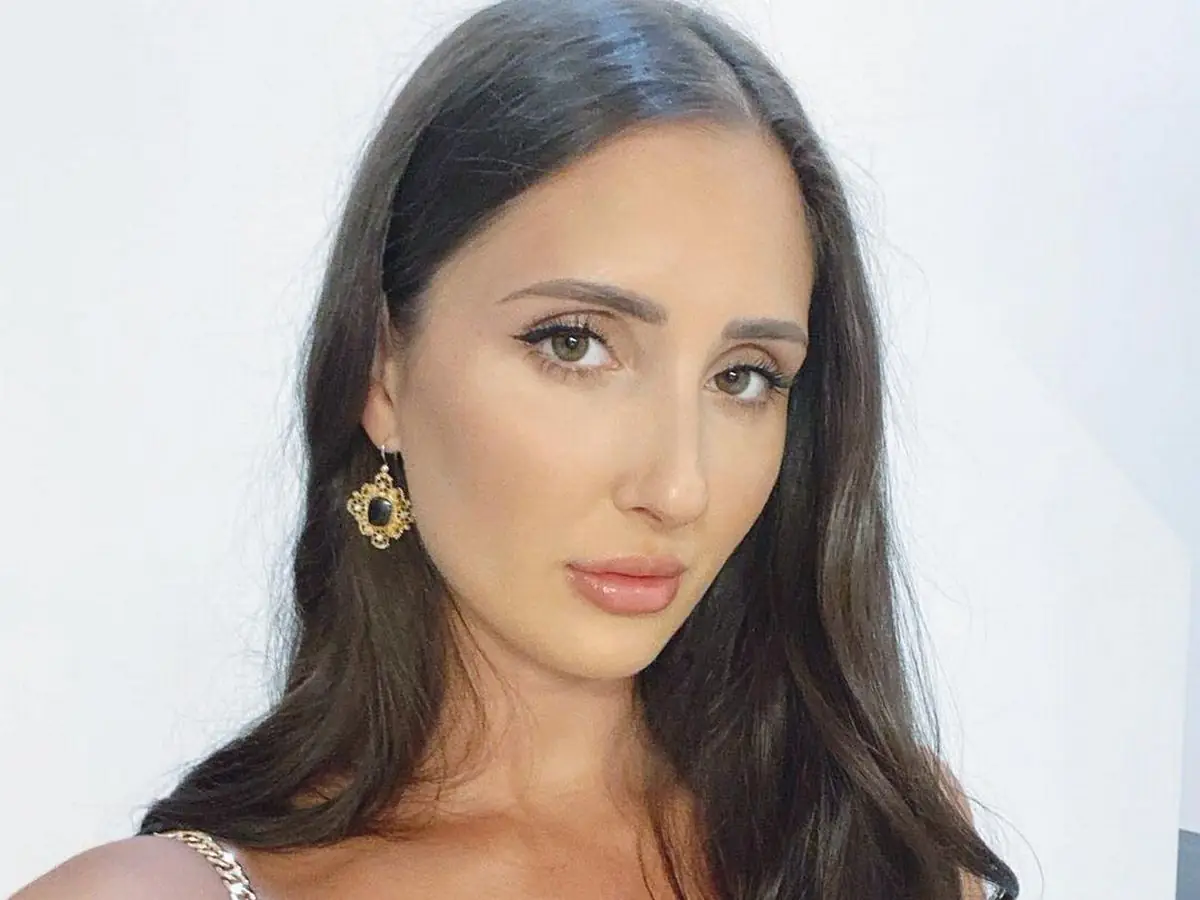 'Humiliated' OnlyFans model forced to wear high-vis vest on flight because her top is 'too small'