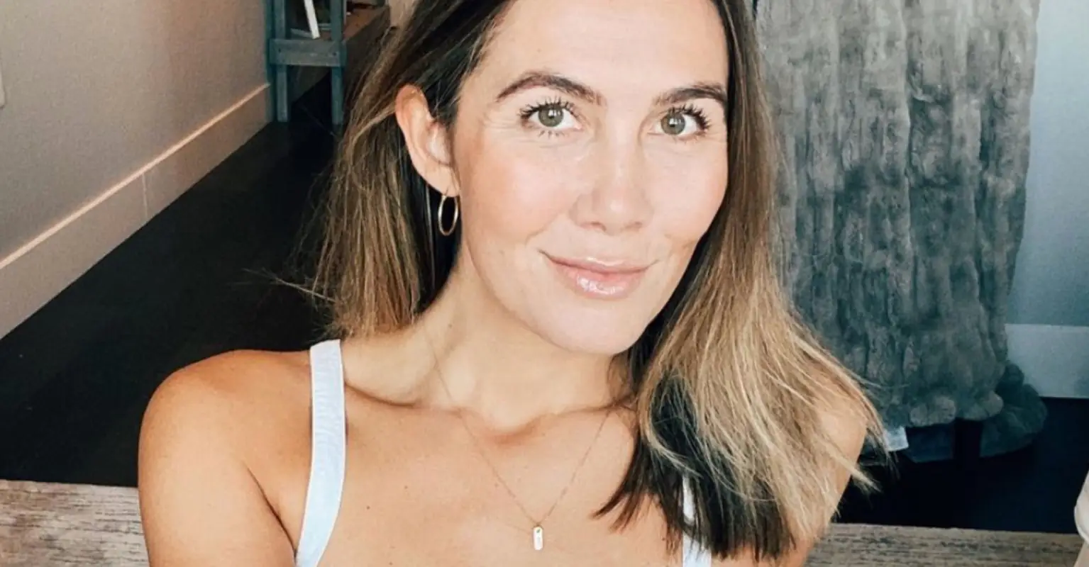 Interview: Woman with Lyme disease stings herself with live bees 30 times a week to treat symptoms
