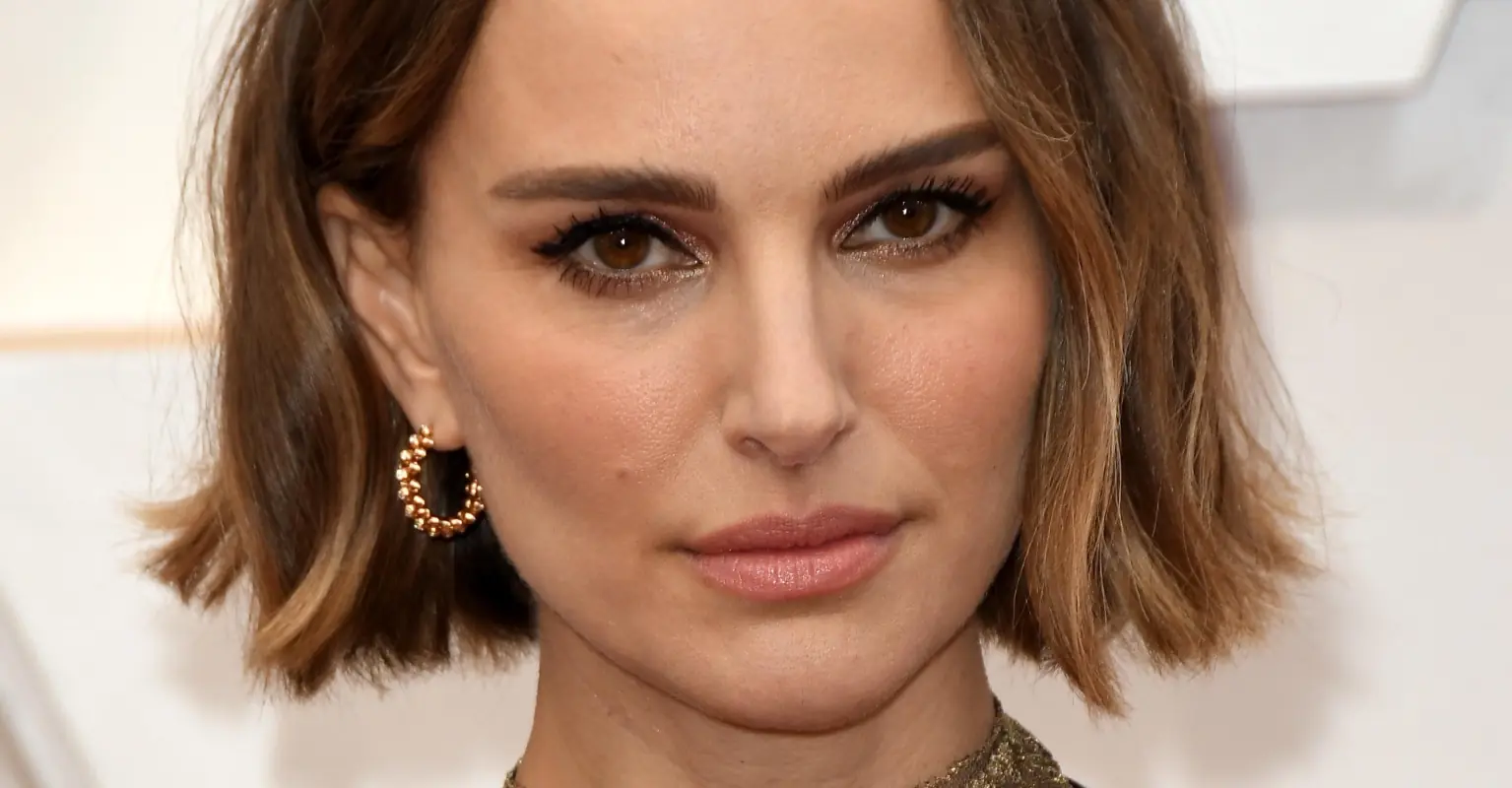Natalie Portman shows off incredible transformation as female Thor in on-set pics