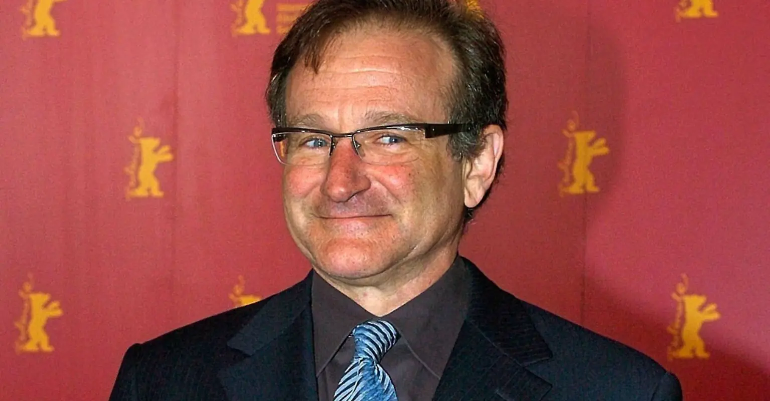 Woman recalls the moment Robin Williams comforted her at an airport after her husband's suicide