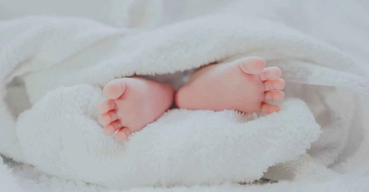 New mom with postnatal depression discusses symptoms 'they don't warn you about'