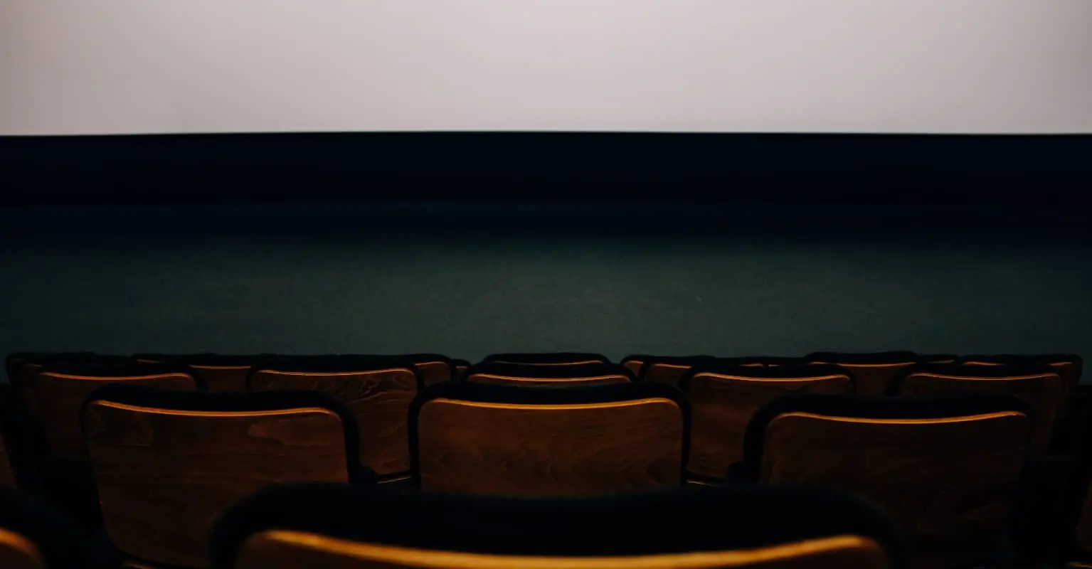 6 creepiest things ever spotted in the background of movies