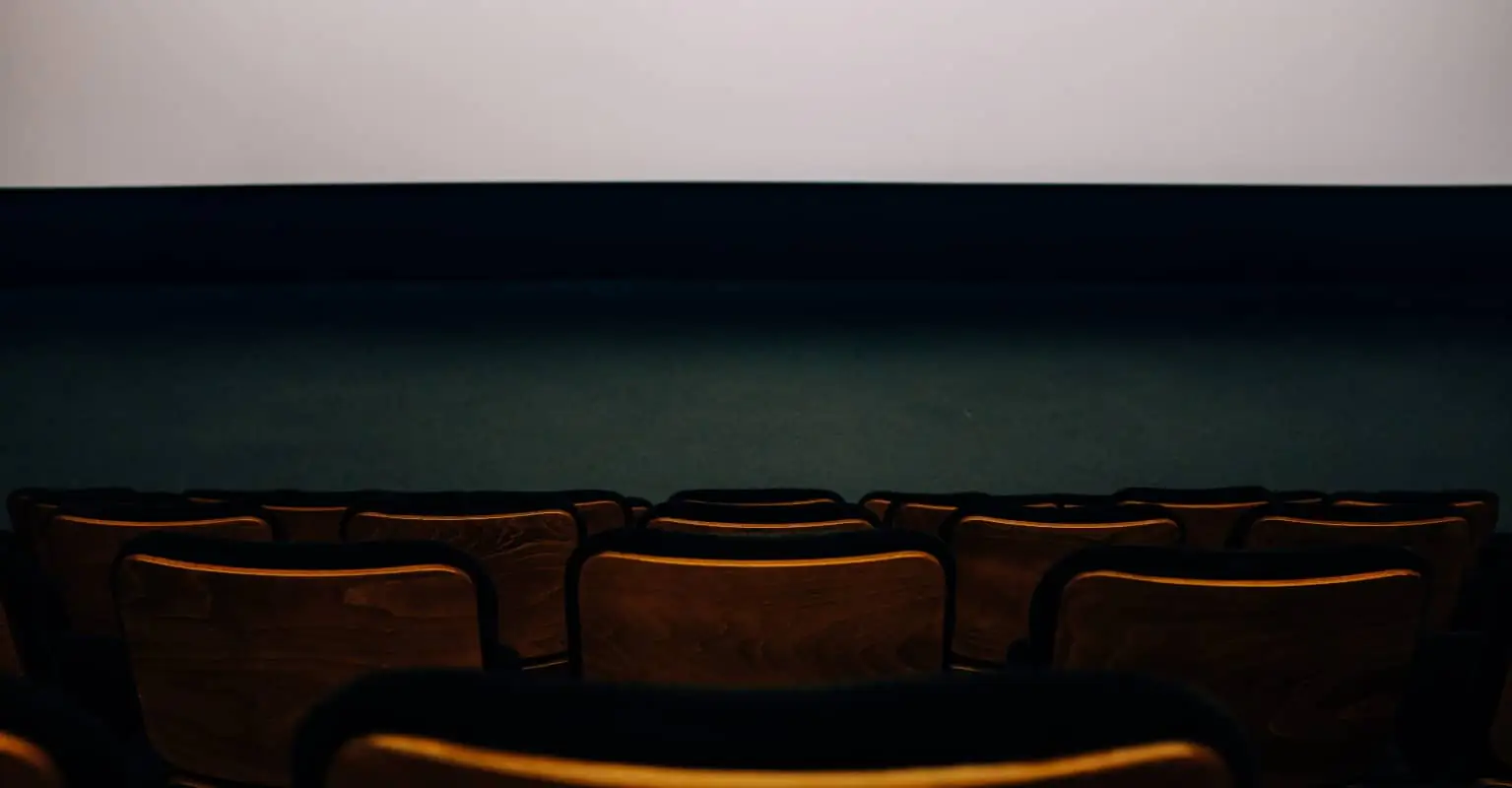6 creepiest things ever spotted in the background of movies