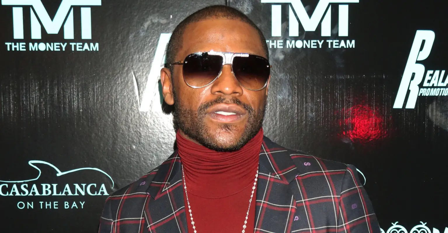 Floyd Mayweather sparks anger as he refuses picture with teen fan over his 'painted nails'