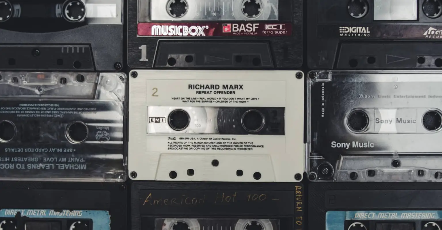 Teen divides internet as she struggles to work cassette tape player in viral TikTok video