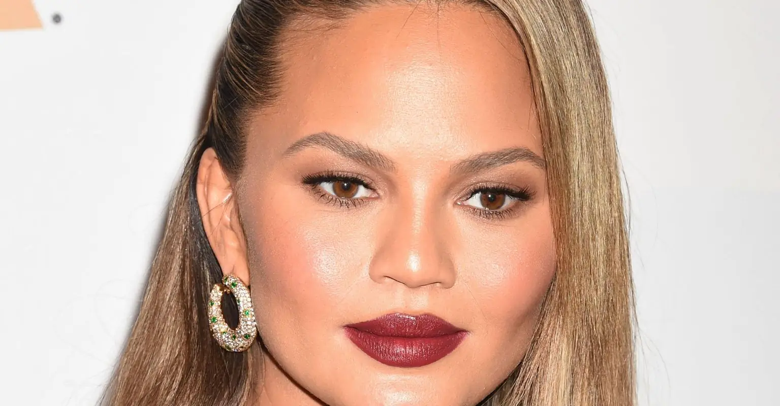 7 celebrities Chrissy Teigen viciously trolled before she was called out for cyber bullying