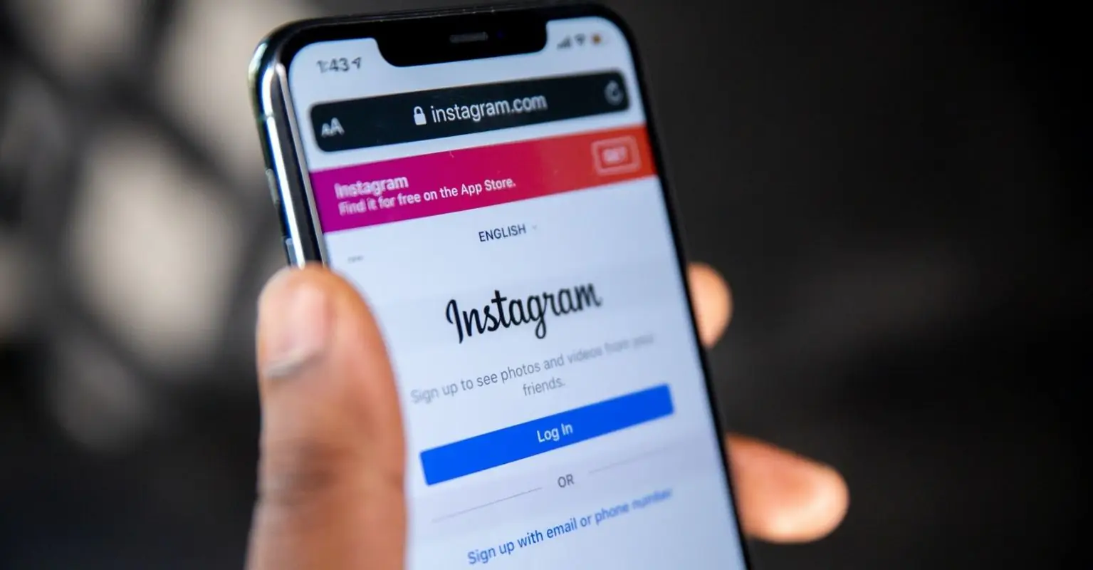 Psychotherapist reveals reasons why you should unfollow your ex after you break up