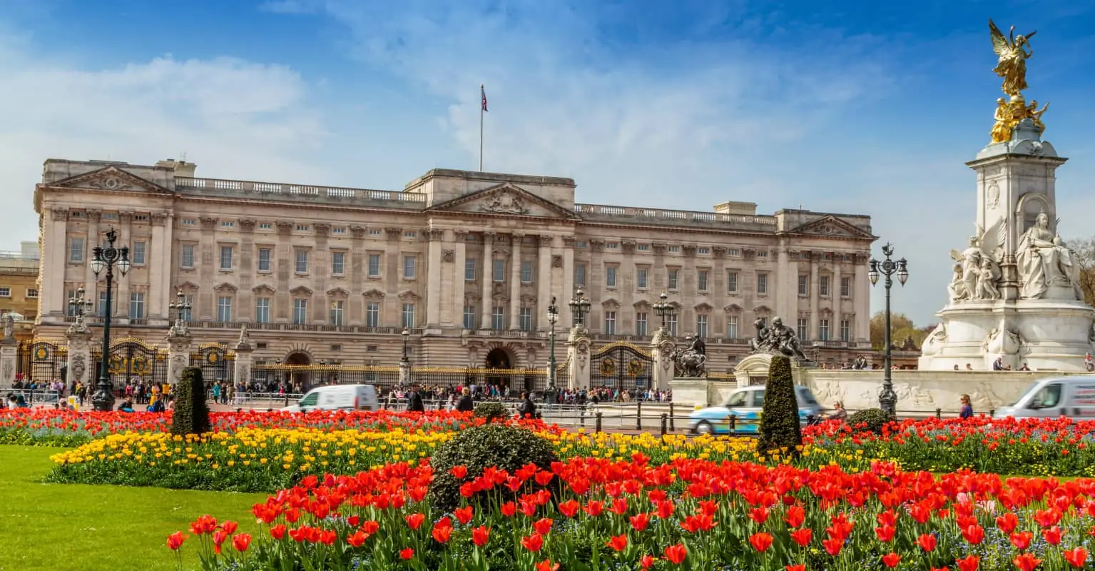 Outrage as Buckingham Palace ‘banned’ ethnic minorities from office jobs up until late 1960s
