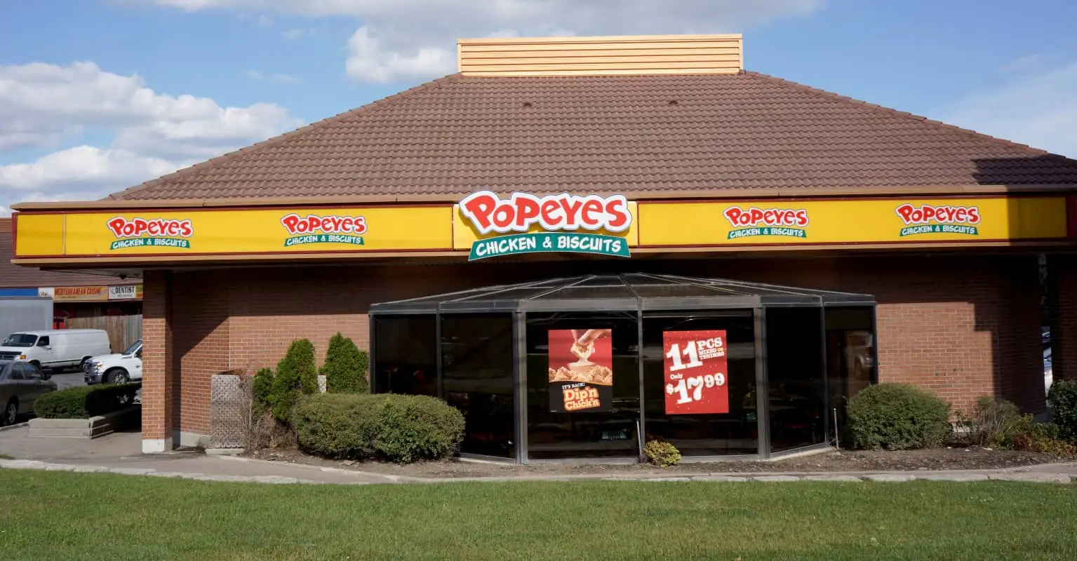 Police investigate sign outside of restaurant claiming to 'refuse service to white people'