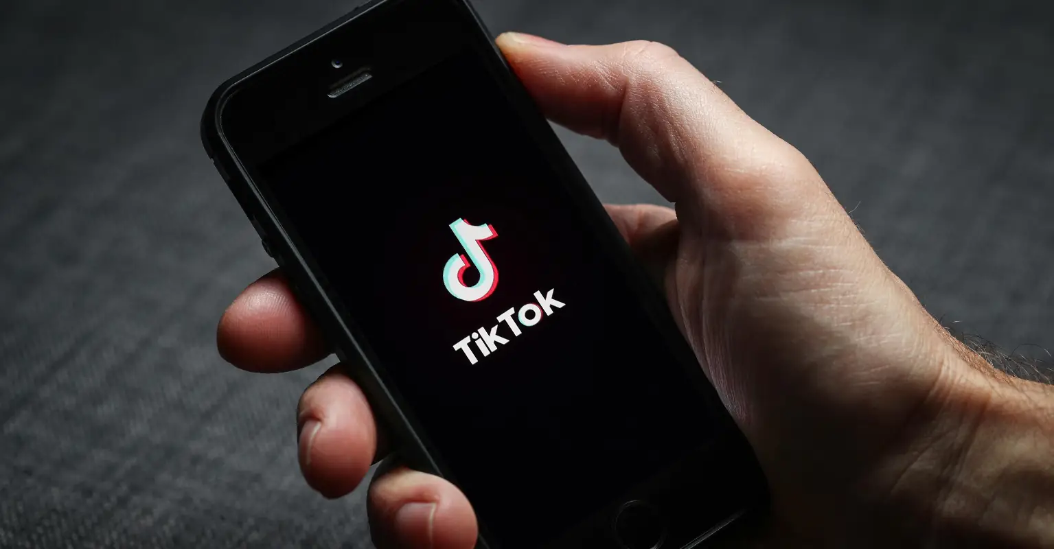 Influencer issues warning after TikTok DIY freckle hack gave her severe scarring and vision loss