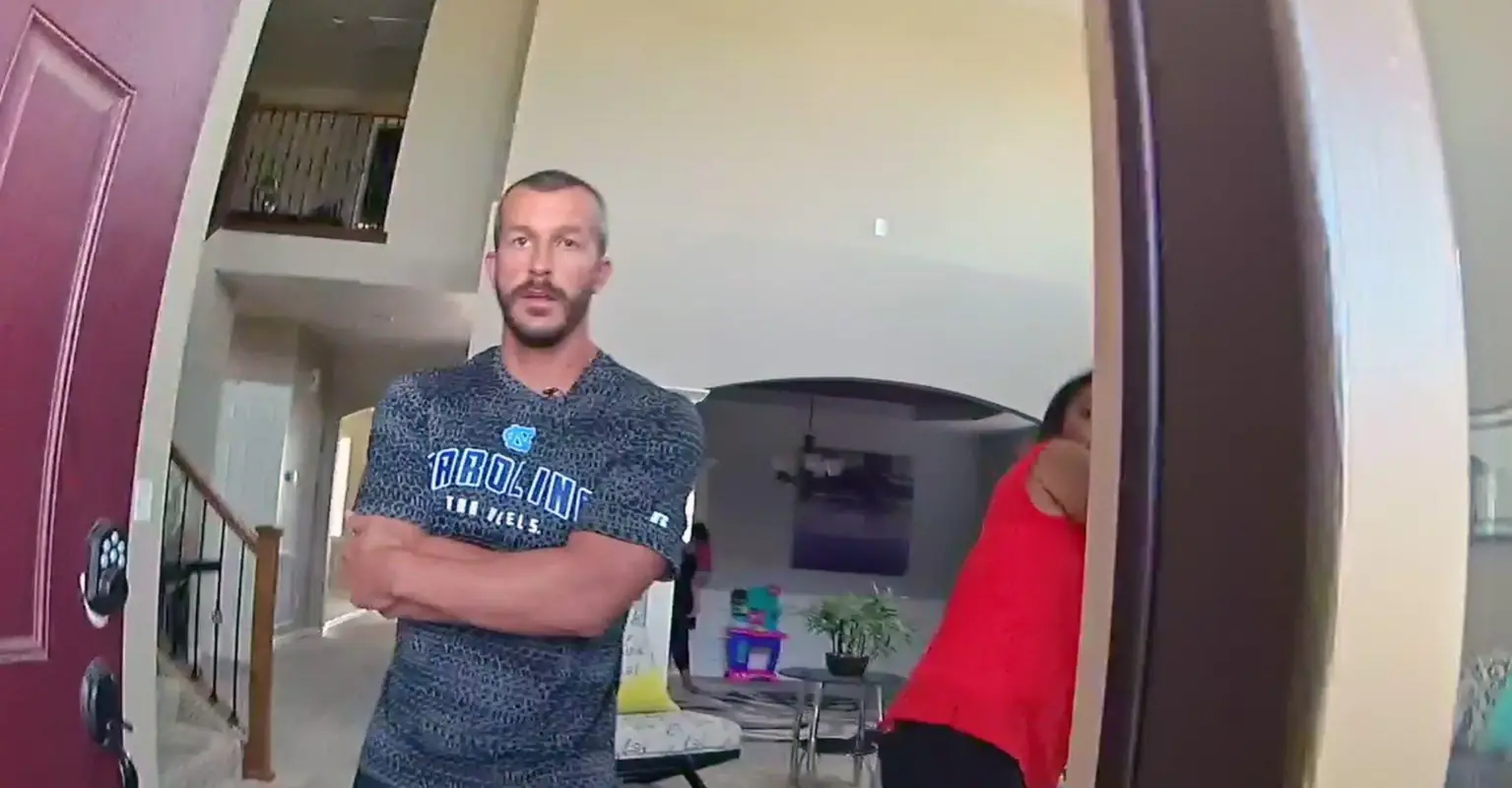 Woman who sent fan mail to convicted murderer Chris Watts discusses their 'intimate relationship'