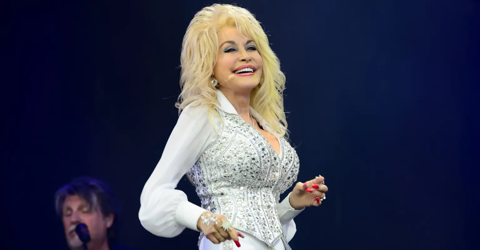 Dolly Parton jokes about her acting career: 'I made a better w**** than I did a secretary'