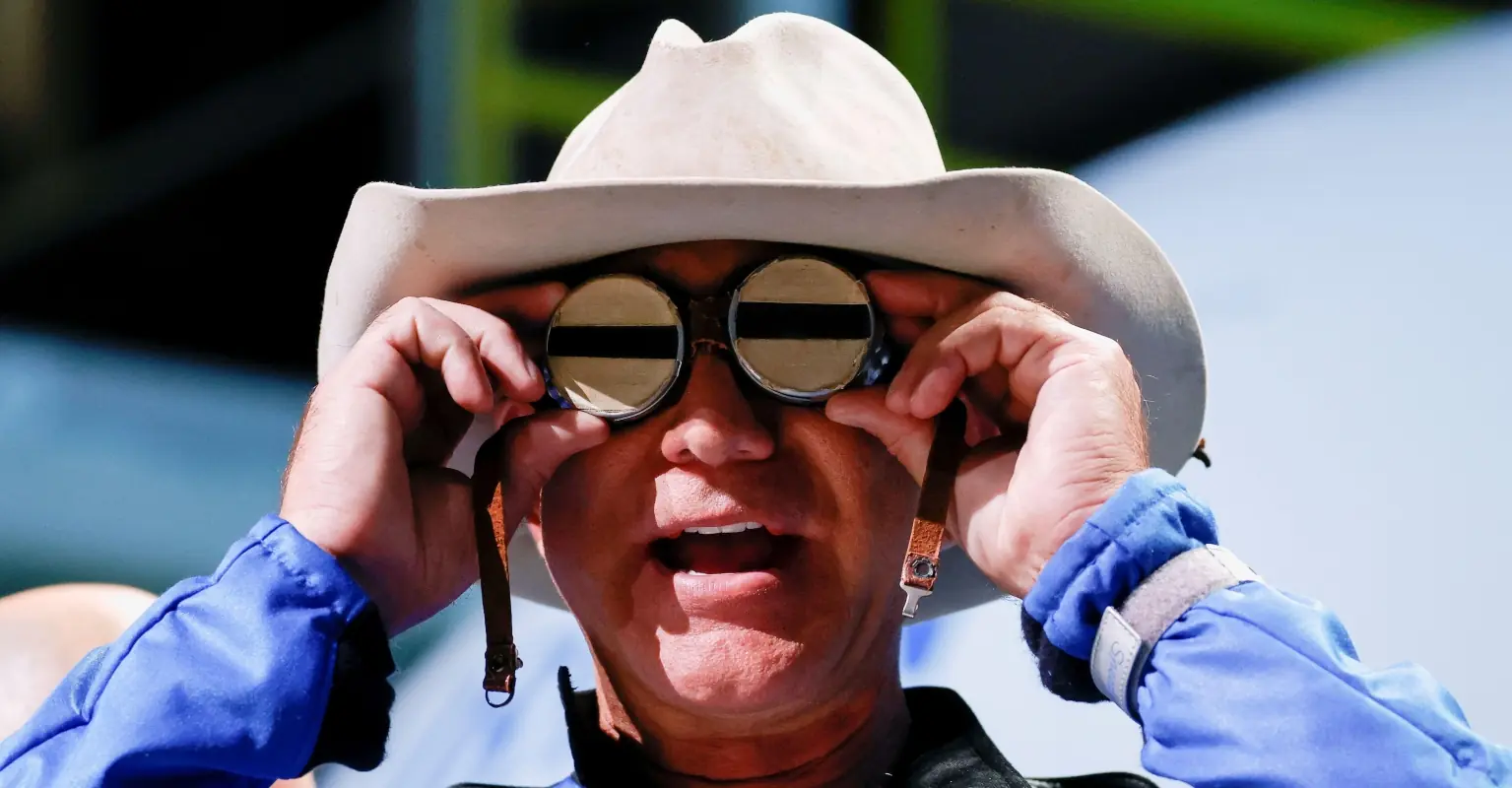 Jeff Bezos offers NASA $2bn in exchange for moon contract for Blue Origin to land astronauts in space