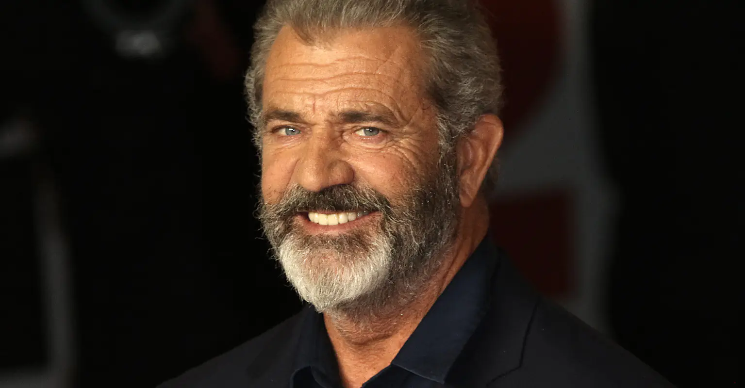 Mel Gibson's apparent salute to Donald Trump provokes strong reaction online