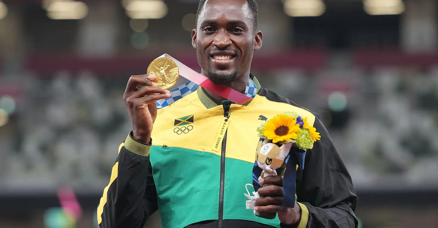 Olympian tracks down volunteer who gave him cash when he got lost, gives her gold medal