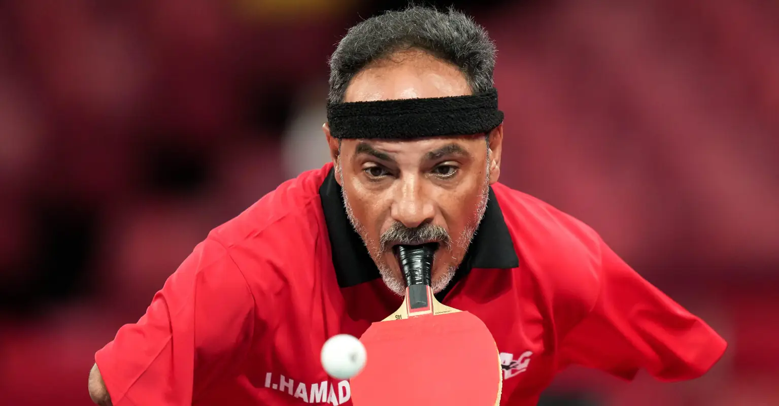 Incredible Paralympian stuns viewers as he holds table tennis bat with his mouth