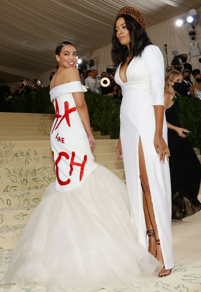 size-large wp-image-1263126099