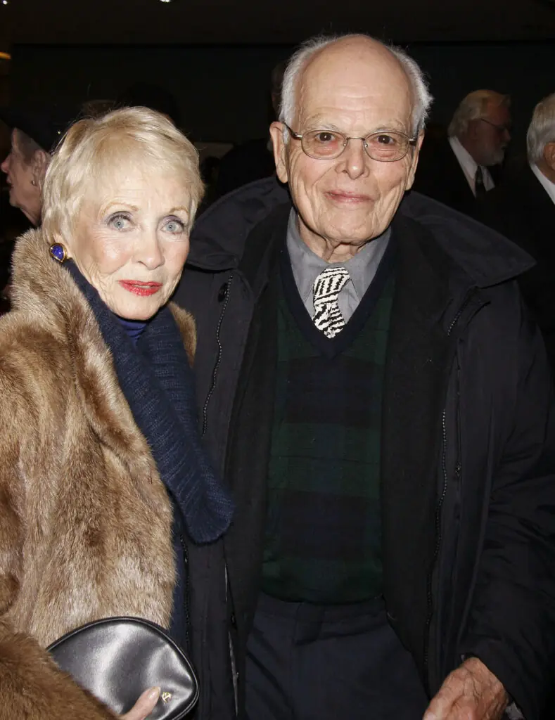 size-large wp-image-1263126532