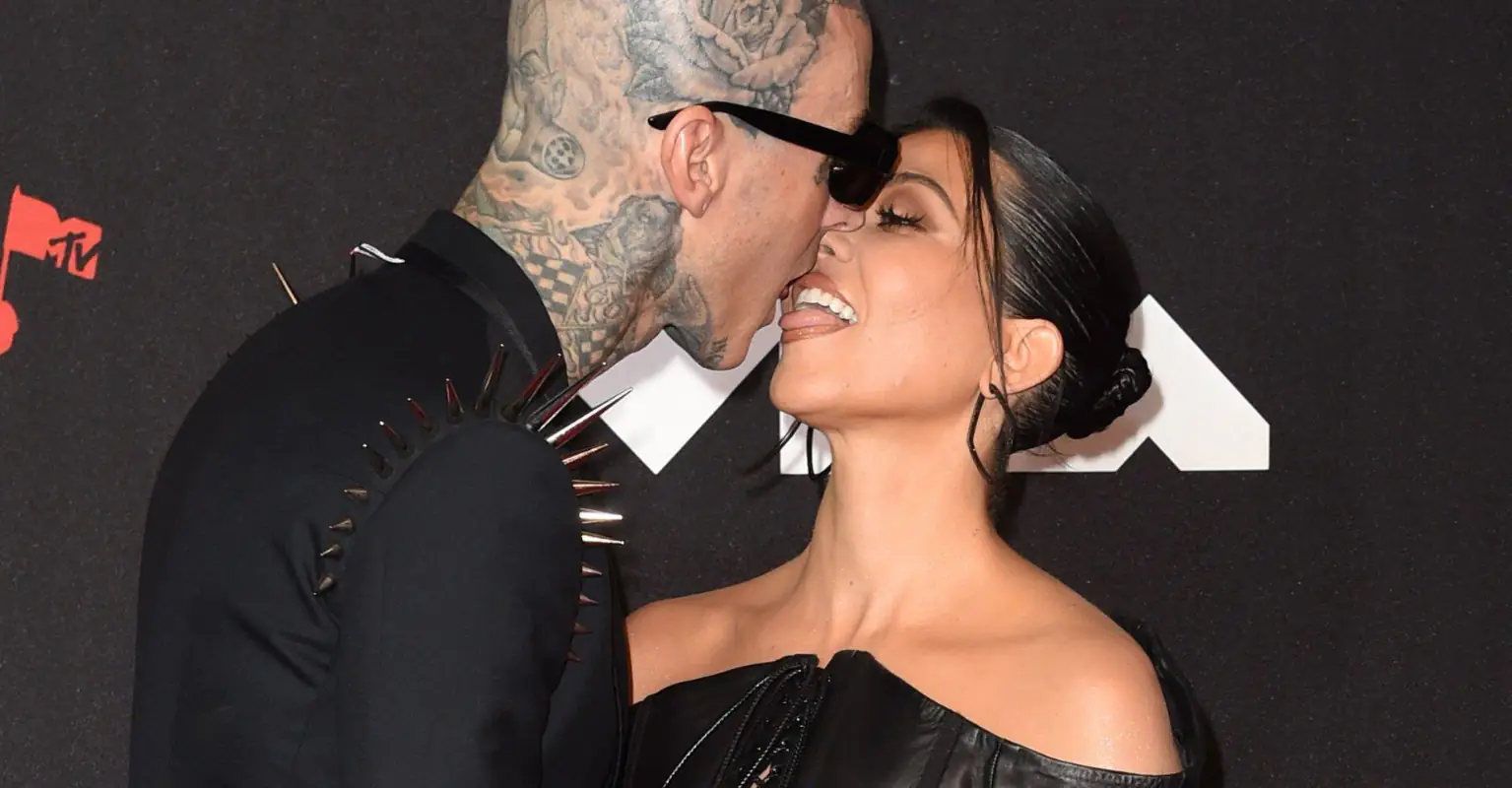 Megan, Kourtney, MGK, and Travis make out in VMA toilets - but people are split on 'the tongue thing'