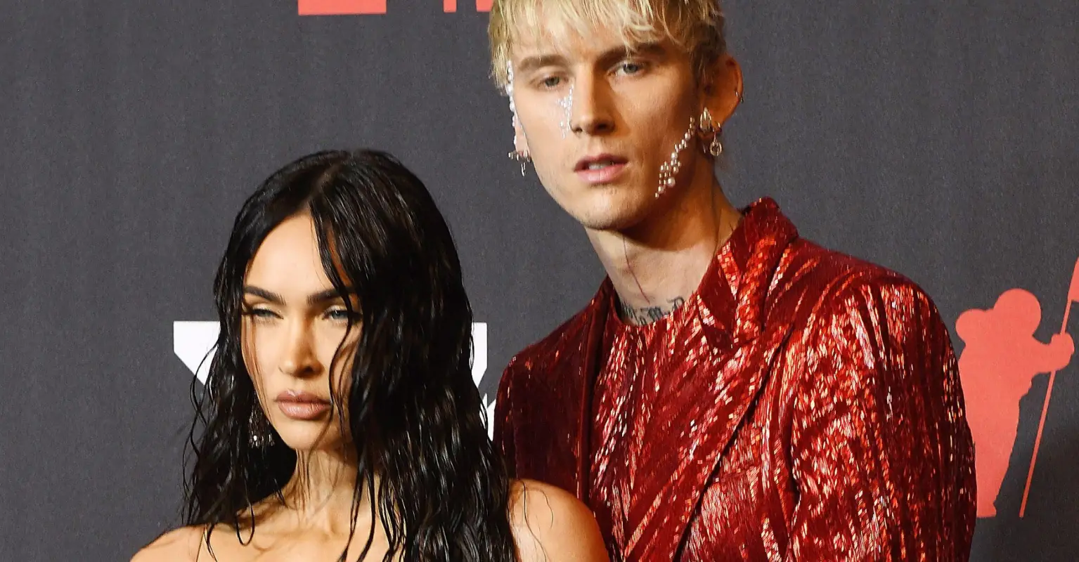 Machine Gun Kelly pauses performance so he can make out with Megan Fox