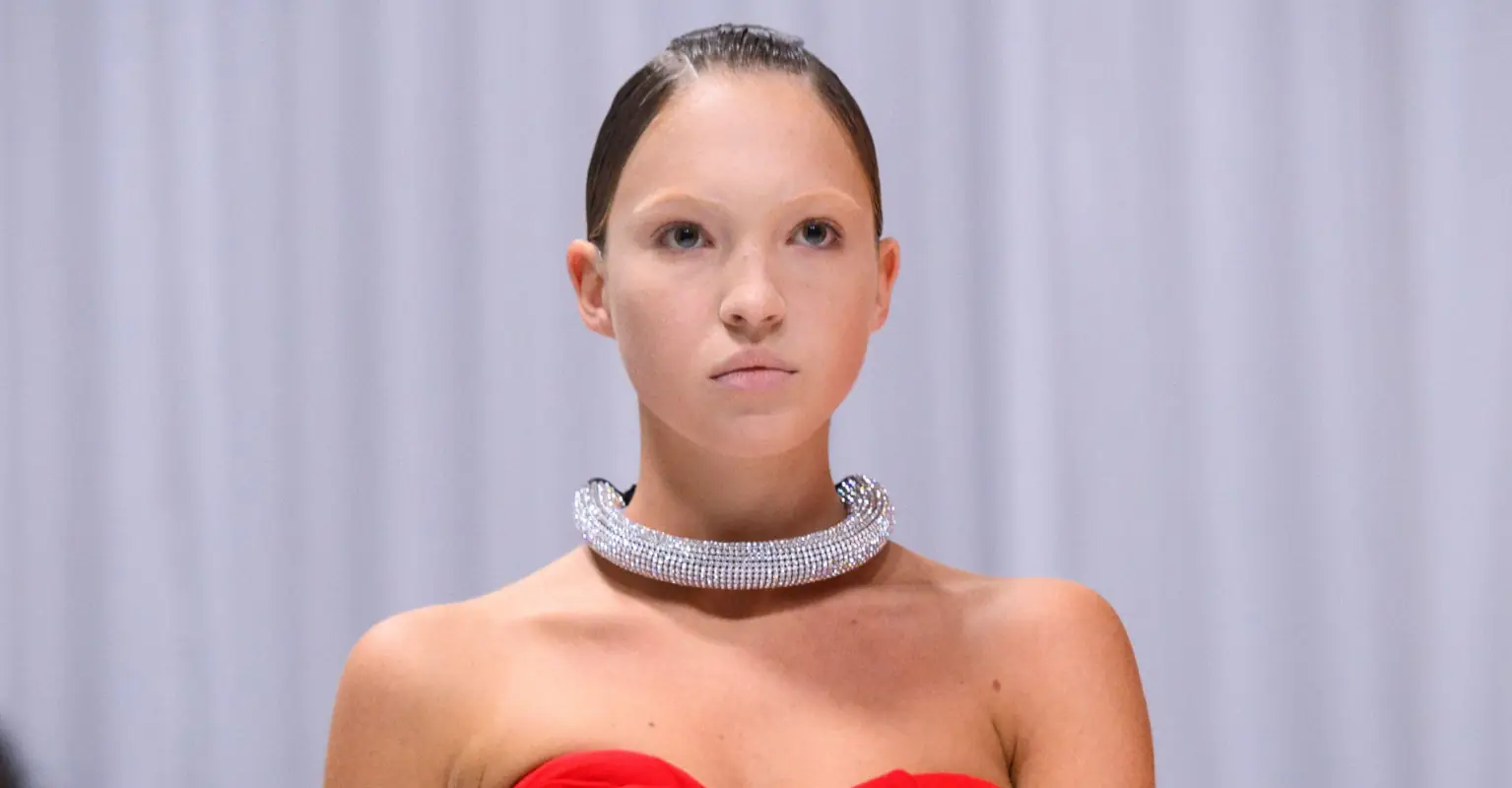Kate Moss’ daughter Lila praised for wearing insulin pump on the runway