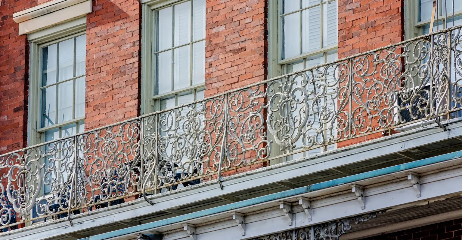 Woman shares creepy text exchange with her apartment building's maintenance man: 'I'm coming in'
