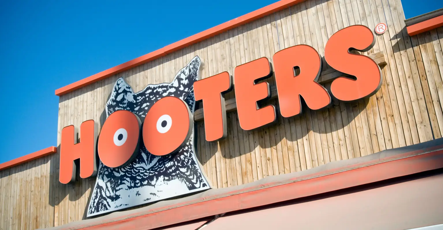 Hooters server reveals how much she makes in tips each week
