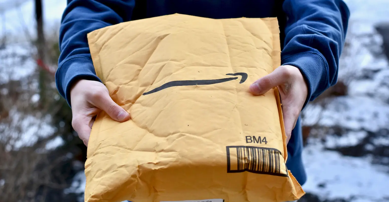 Woman leaves incredible 5-star review for Amazon leggings after falling down cliff