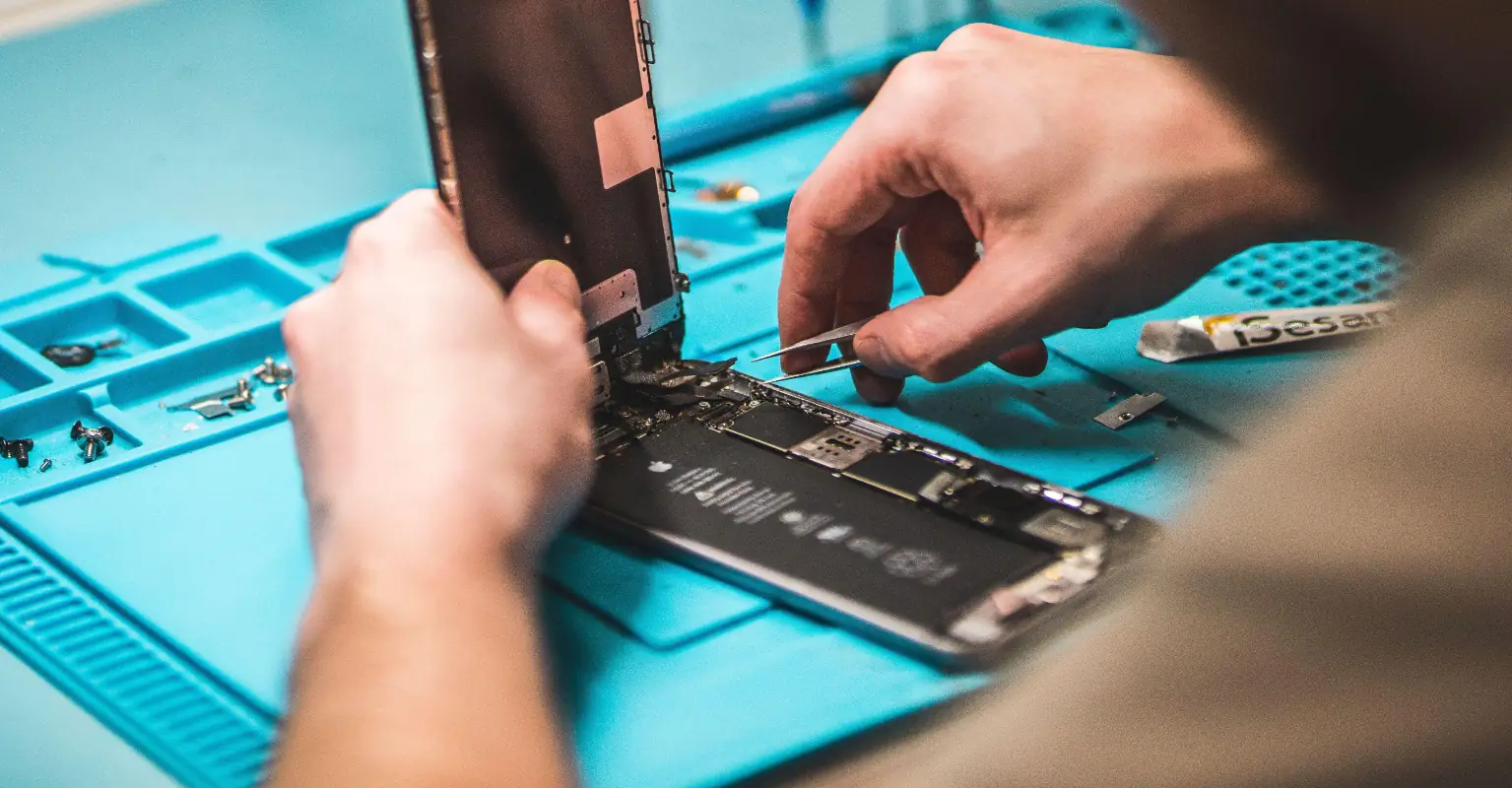 Apple to sell iPhone parts and instructions so you can fix your phone yourself