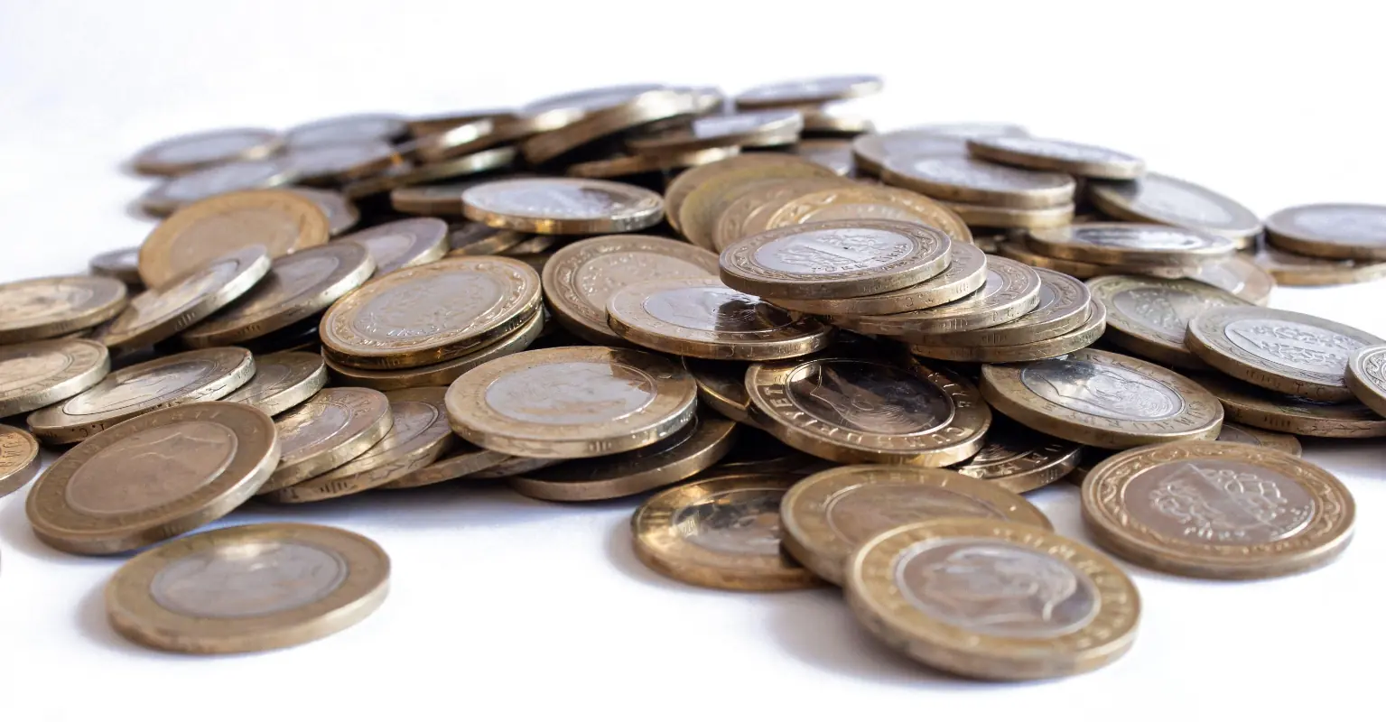 Man accused of shaming Tinder date after she paid for her share of meal with coins