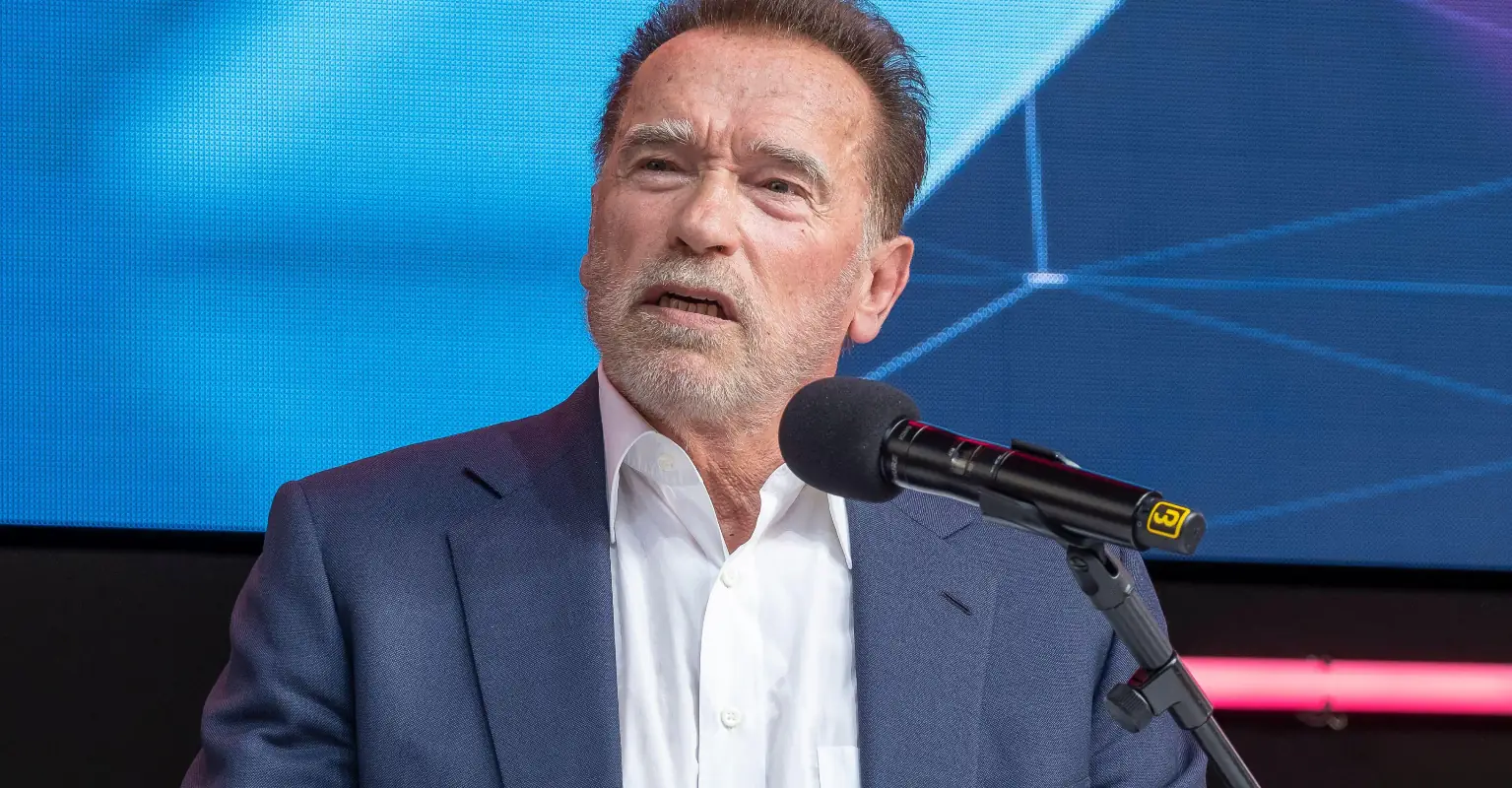 Arnold Schwarzenegger visits homeless veterans after donating 25 homes before Christmas