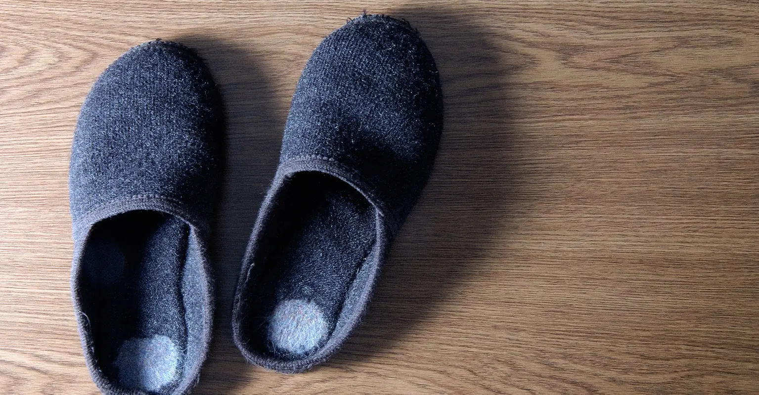 Heartbreaking slipper review has people in tears after man who lost his leg says he’ll donate left slipper