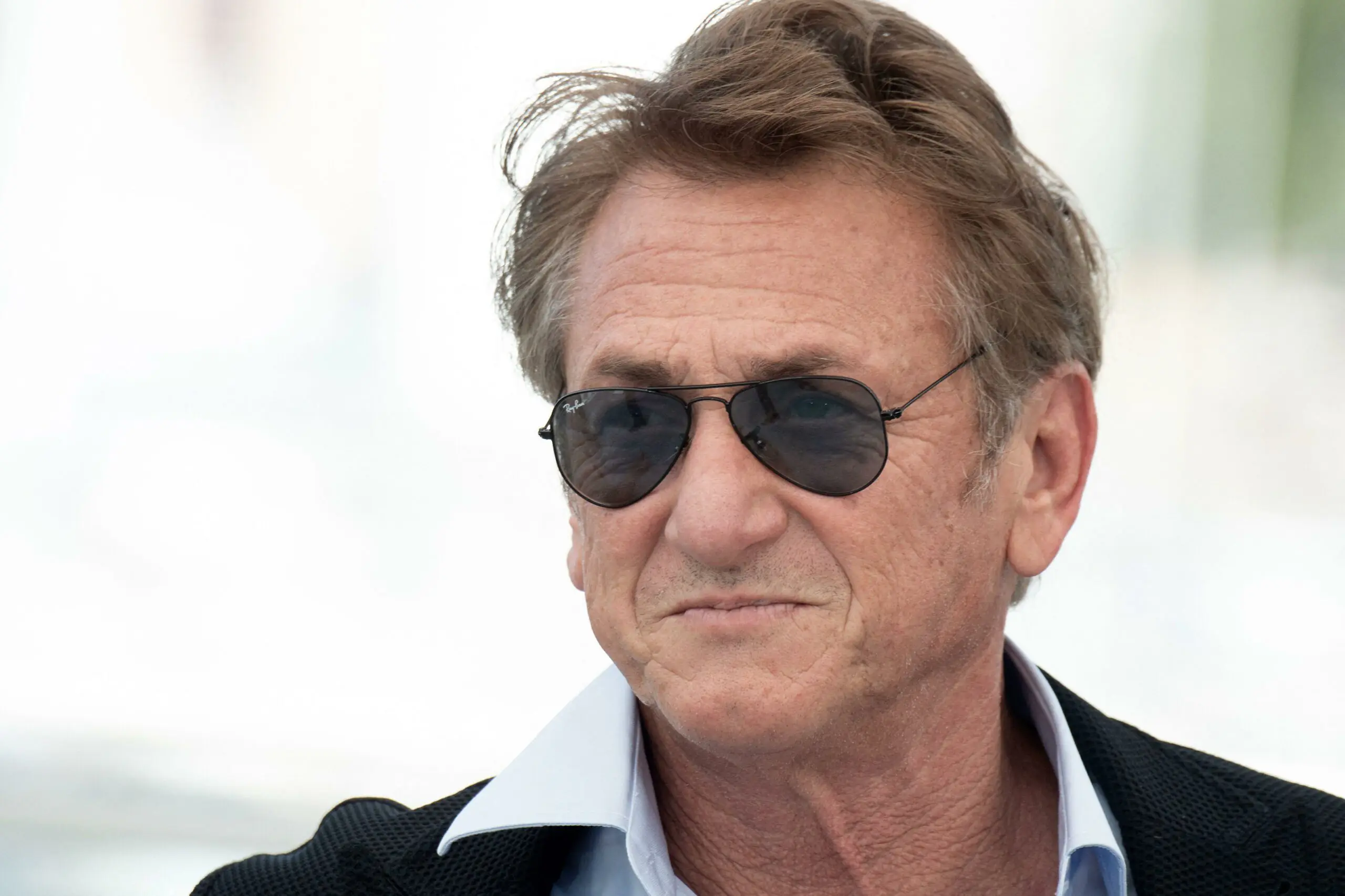 Sean Penn bluntly tells Sean Hannity: 'I don't trust ya'