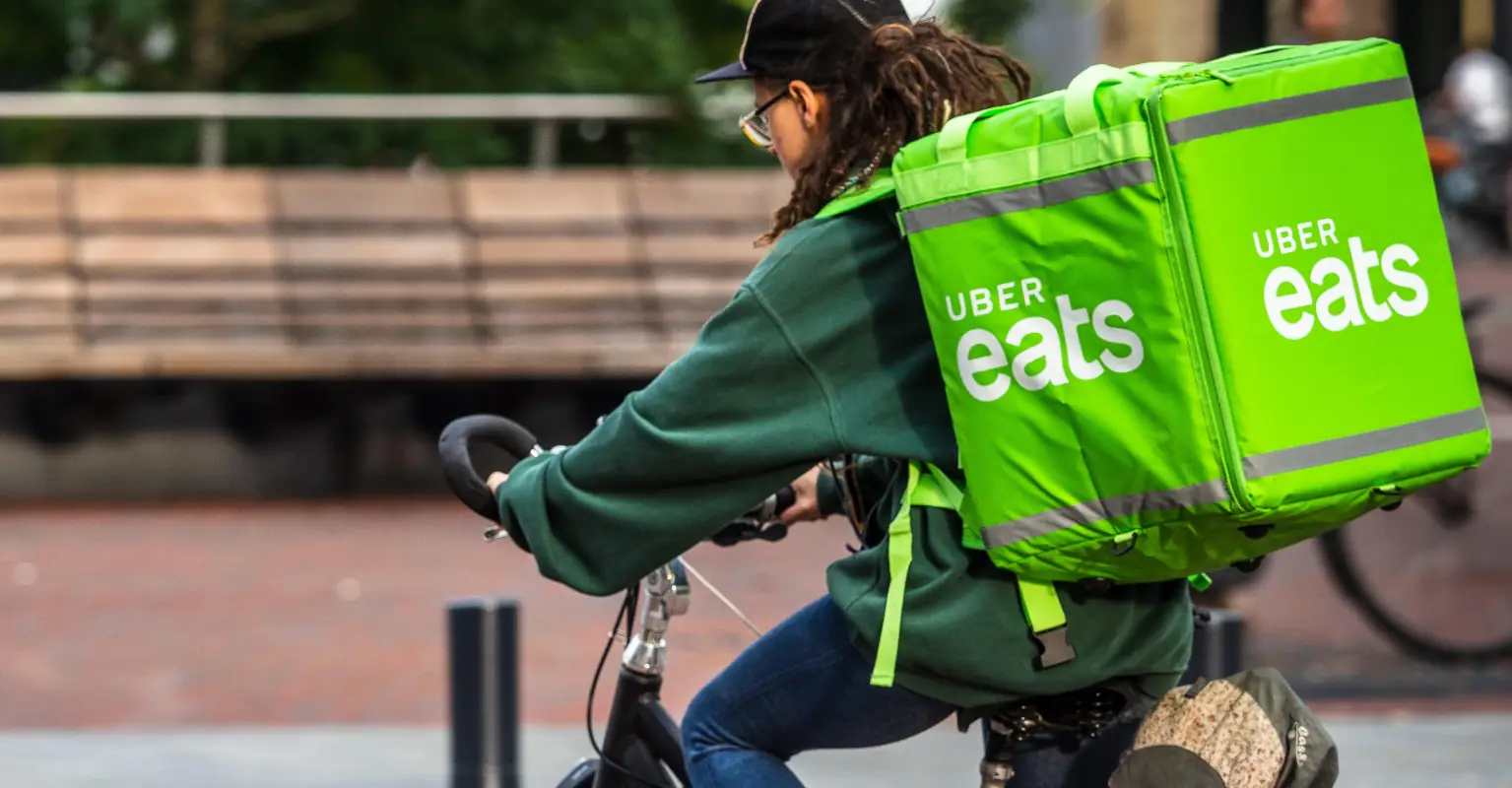 Delivery driver slams new 'tip baiting' trend - but some customers disagree
