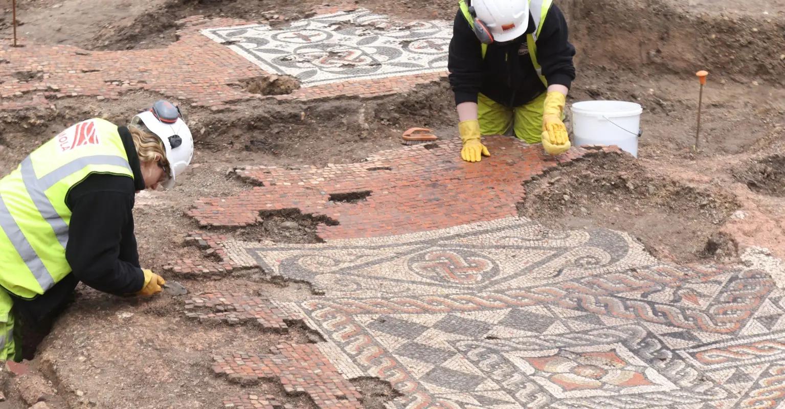 Archeologists discover largest Roman mosaic in London for more than half a century