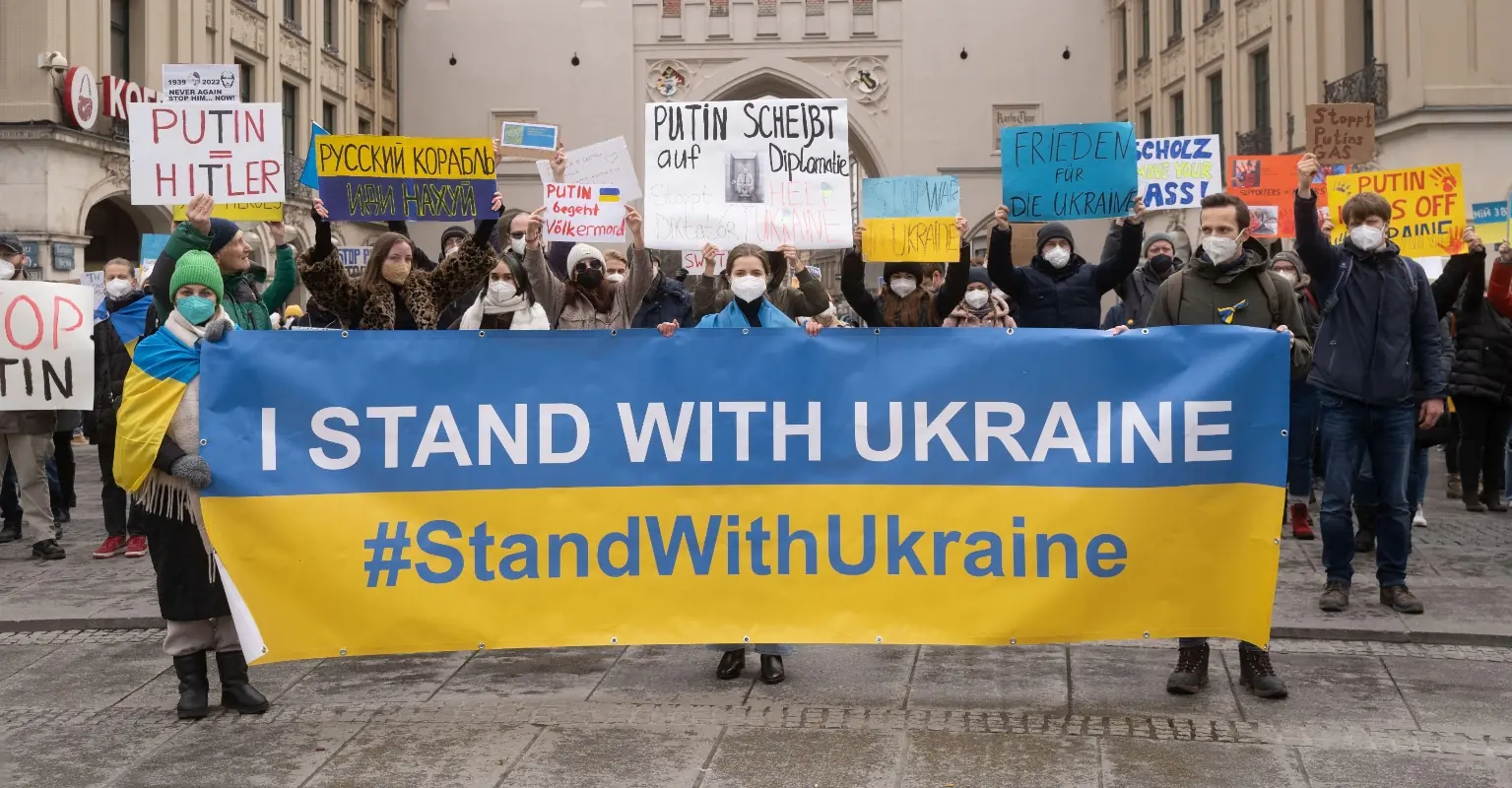 CNN anchor breaks down interviewing man who lost wife and children in Ukraine attack