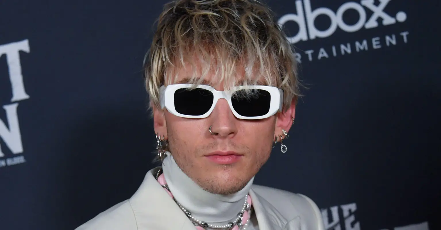 Machine Gun Kelly appears to aggressively confront paparazzi in video footage at airport