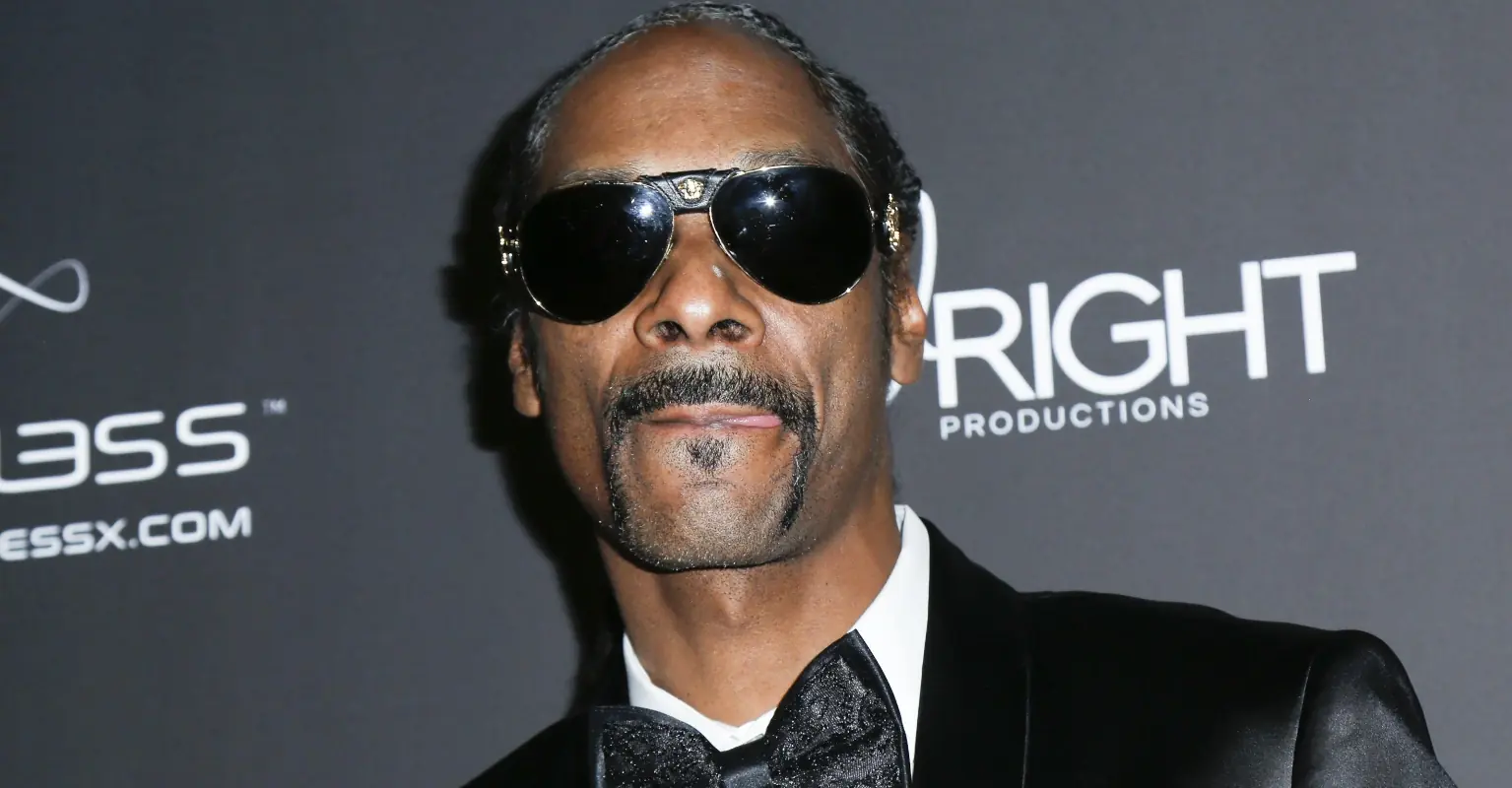 Snoop Dogg gives his full-time blunt roller a raise