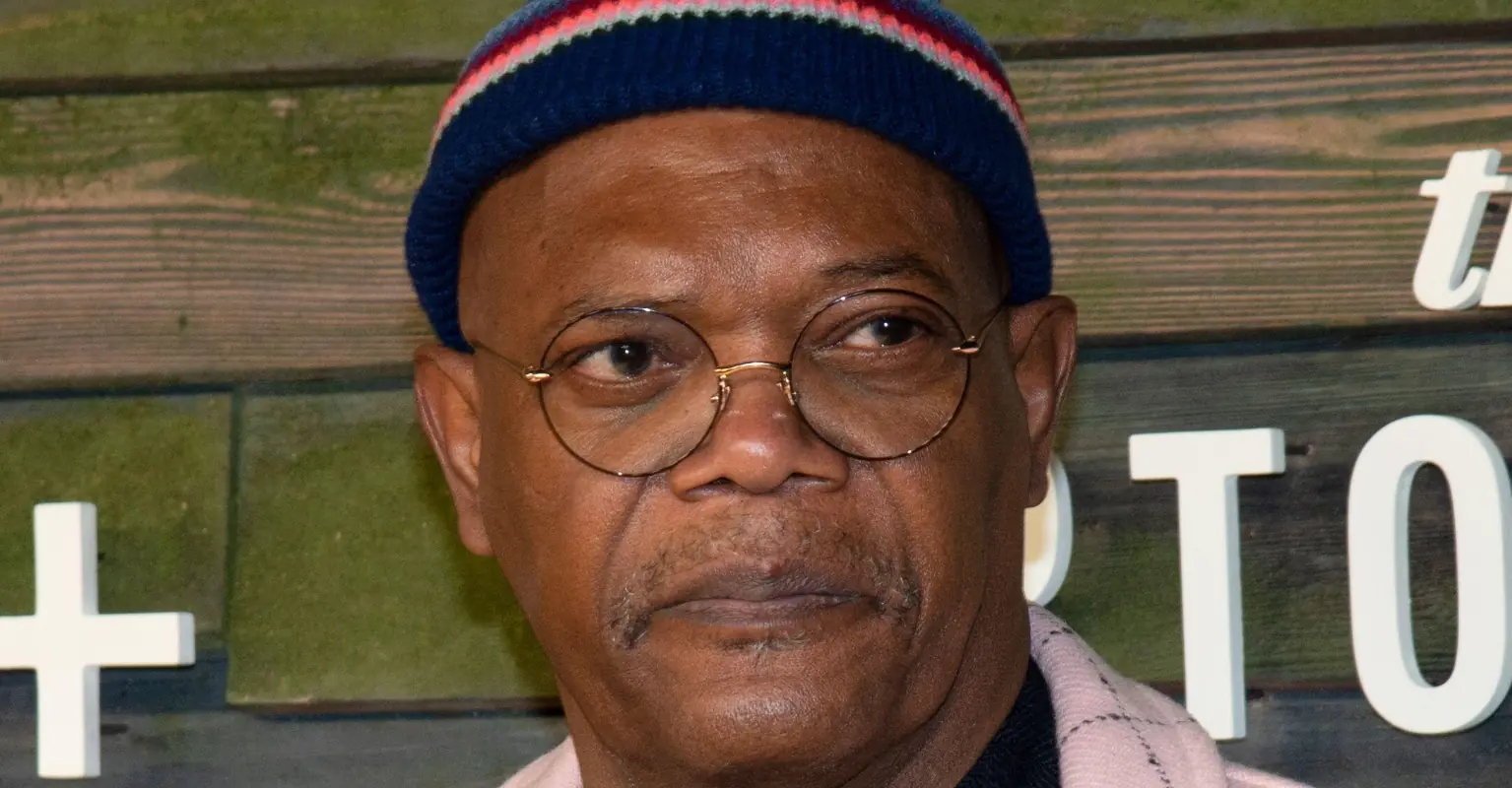 Samuel L. Jackson melts hearts as he is presented honorary Oscar by Denzel Washington